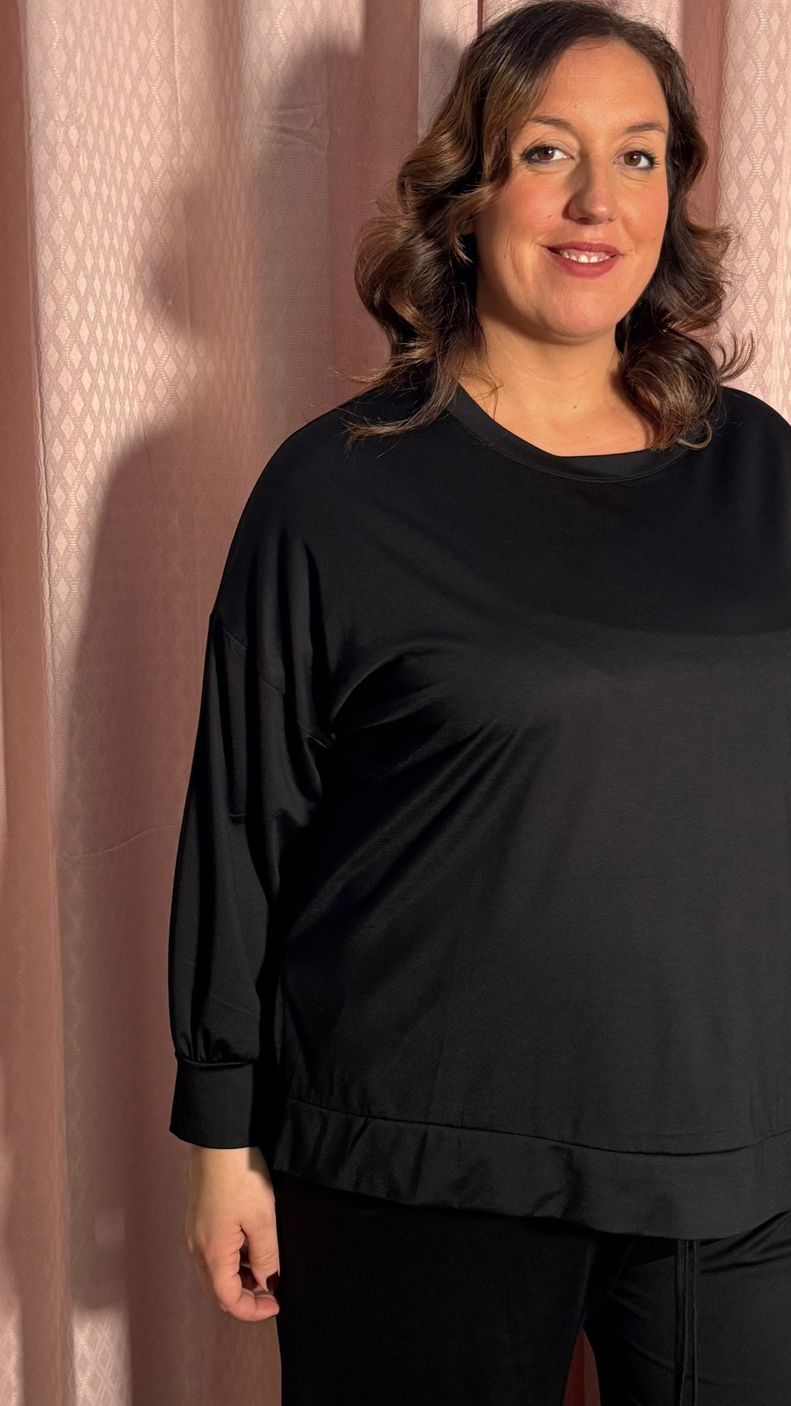 Maglia Girocollo e Spacchetti Nera
