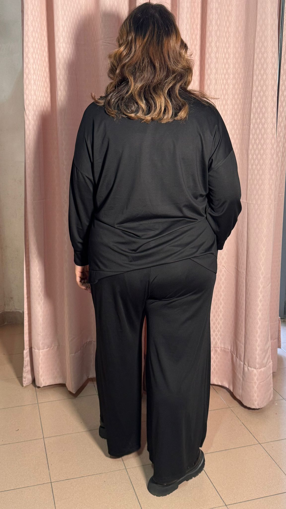 Maglia Girocollo e Spacchetti Nera