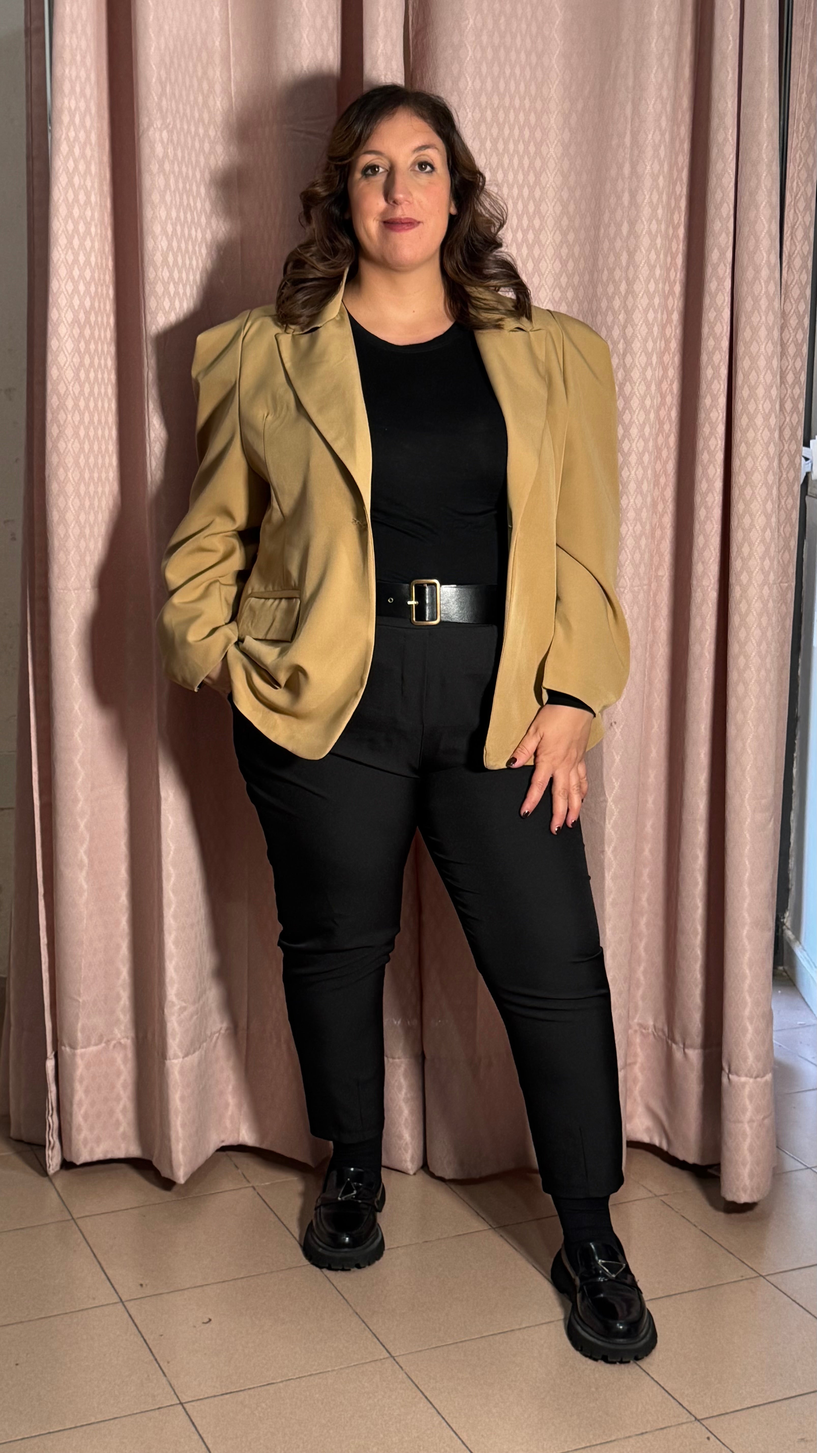 Pantalone con cinturone